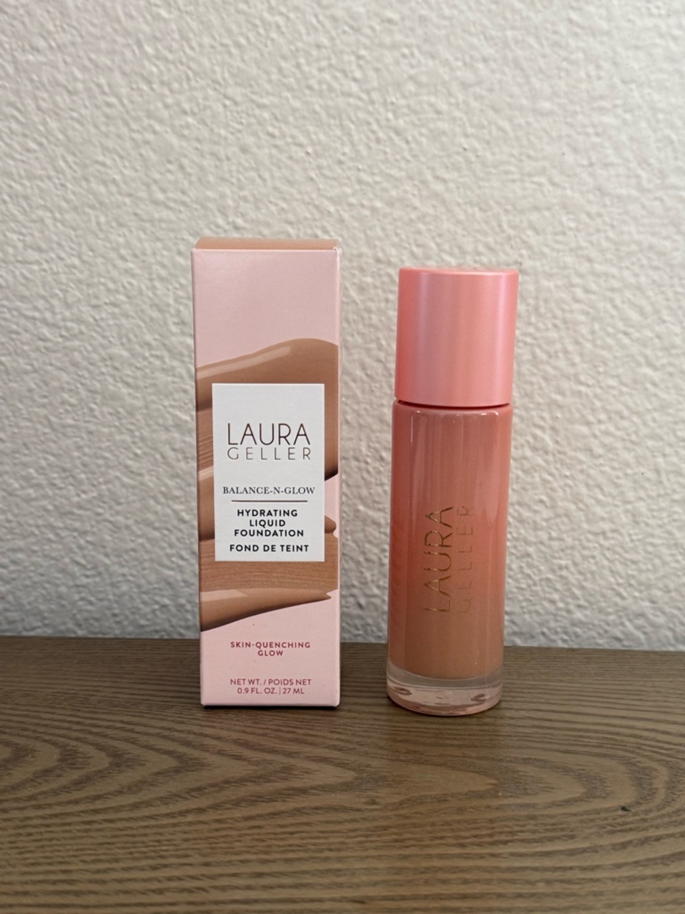 Laura Geller Hydrating Liquid Foundation - Medium